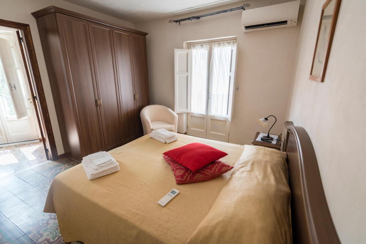 Casa Lucia Apartment Castelbuono  Luaran gambar